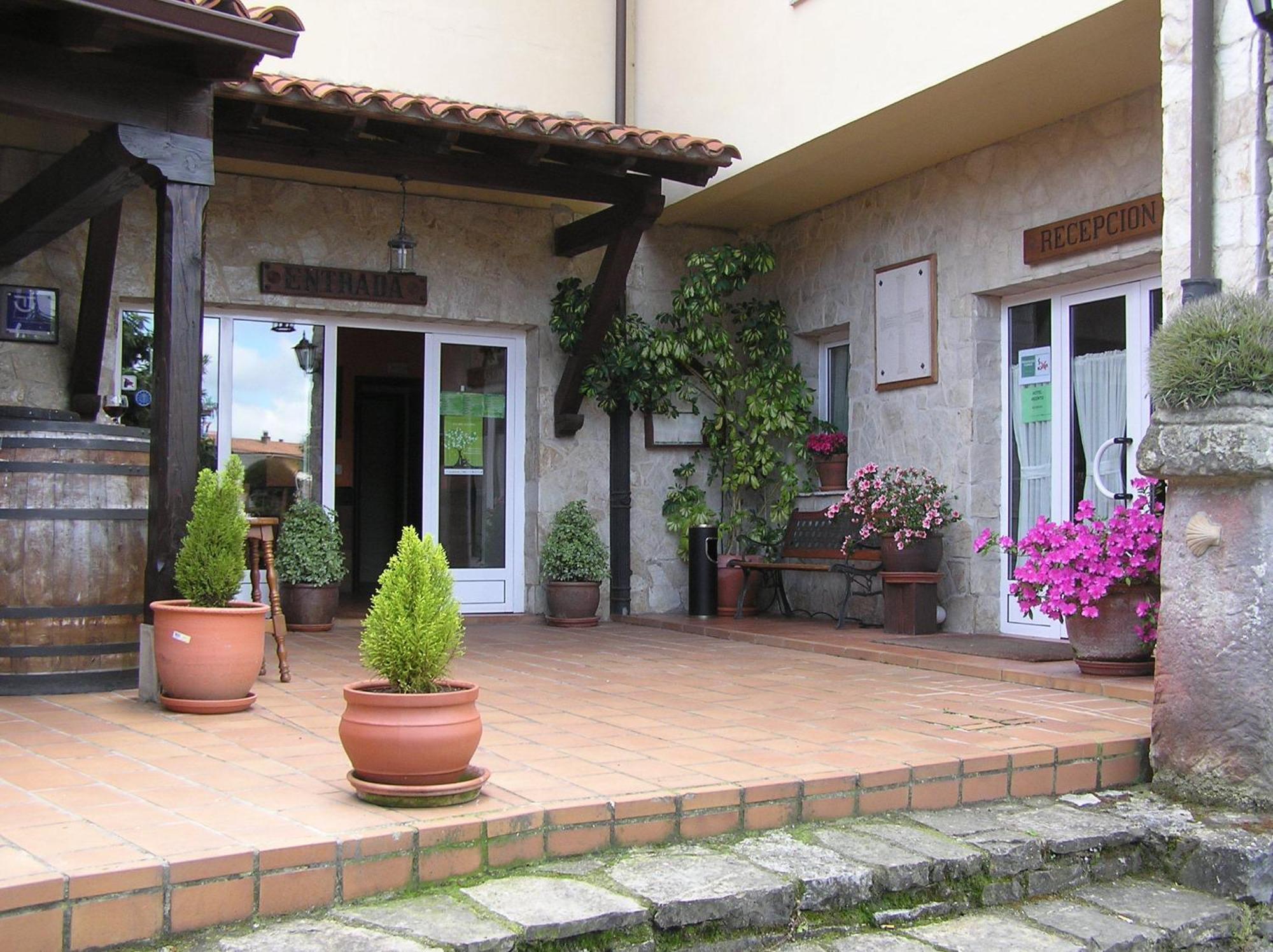 Hotel Entrevines Colunga Extérieur photo